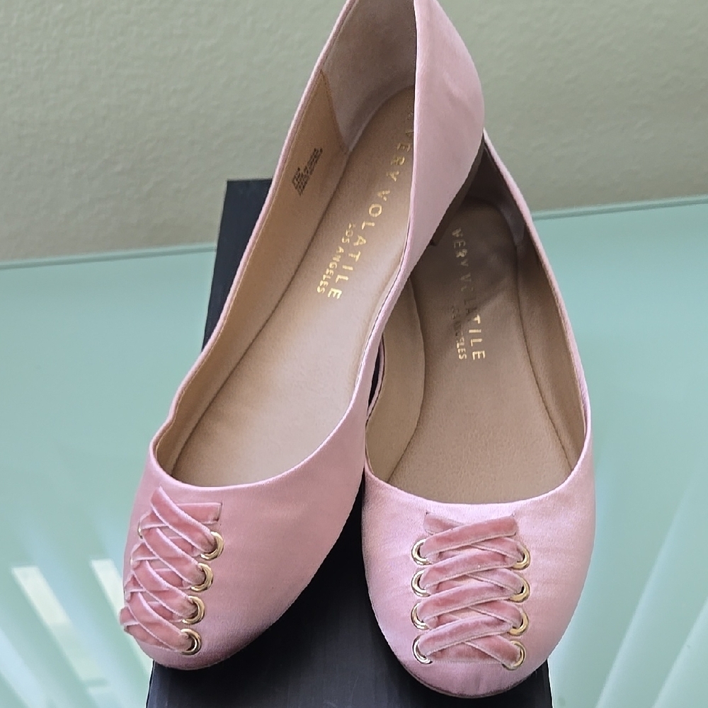 Very Volatile Devs Rose Pink Ballet Flats with Cutout Design NWT 6.5